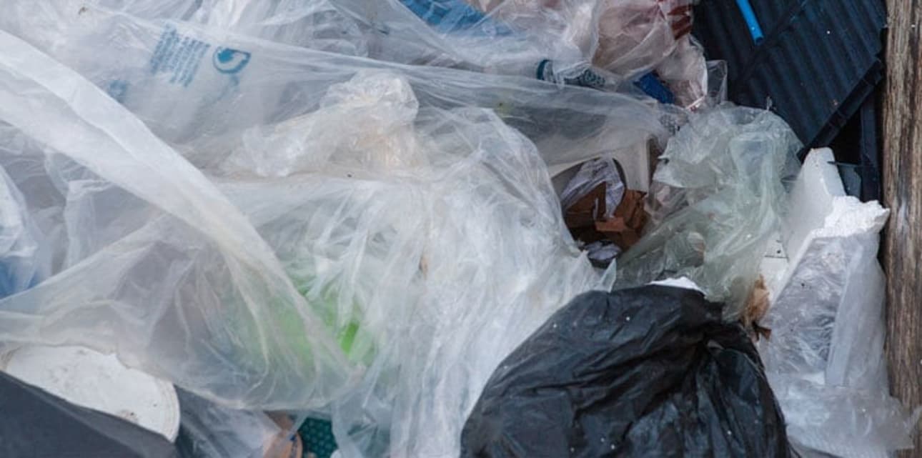 Bilde av blandet hard og myk plastemballasje.