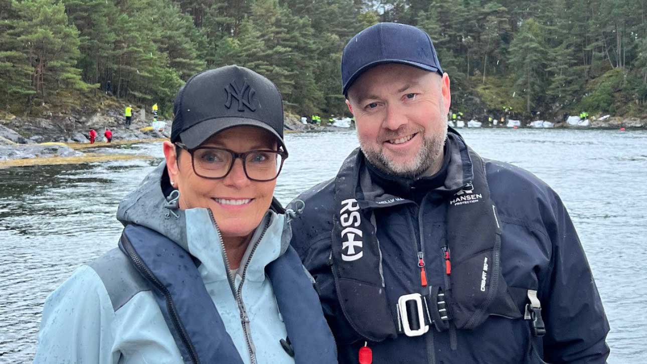 Ragn-Sells på plass: Avdelingsleder Stord Torill Mosheim og regionssjef Bjarte Barane. (Foto Ragn-Sells)