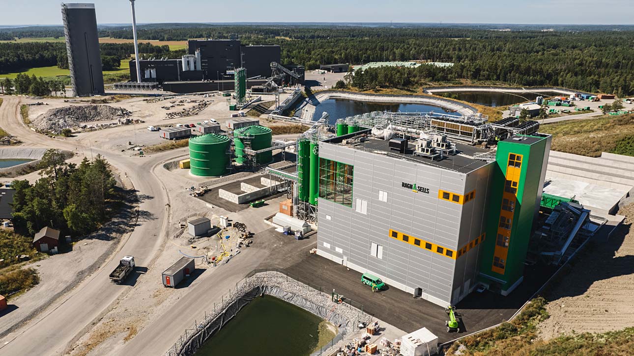 På Nord-Europas største avfallsanlegg har Ragn-Sells investert 650 millioner kroner i det som trolig er det største og viktigste signalprosjektet innen bærekraft og sirkularitet i Norden. Foto: Benjamin A. Ward