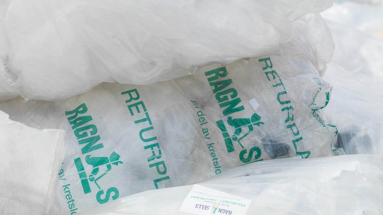 Klar plastfolie kan materialgjenvinnes dersom den sorteres for seg selv.