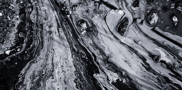 Bilde av spillolje og brukte smøreoljer.