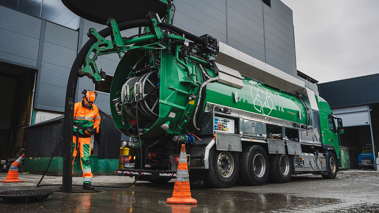 Tømming og kontroll av oljeutskiller
