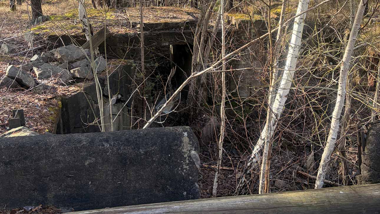 Nordstrand Steinbrudd - sjakt i øvre del av tidligere utskipningstrasé. (Foto: Ragn-Sells)