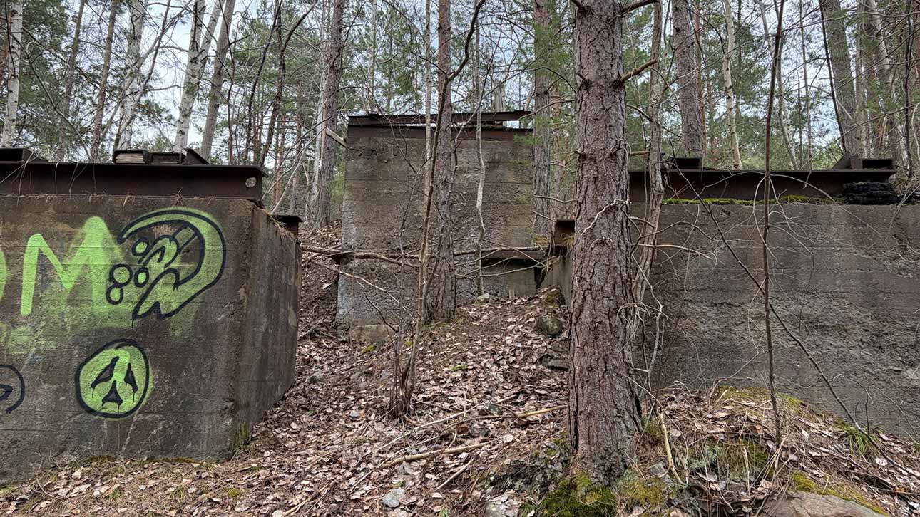 Nordstrand Steinbrudd - betong- og stålkonstruksjoner tidligere transportbånd. (Foto: Ragn-Sells)