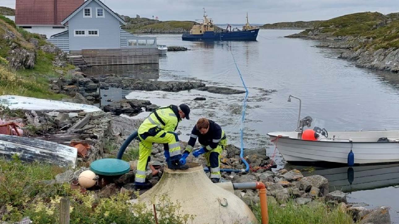Vi utfører tømming av septik på oppdrettsanlegg.